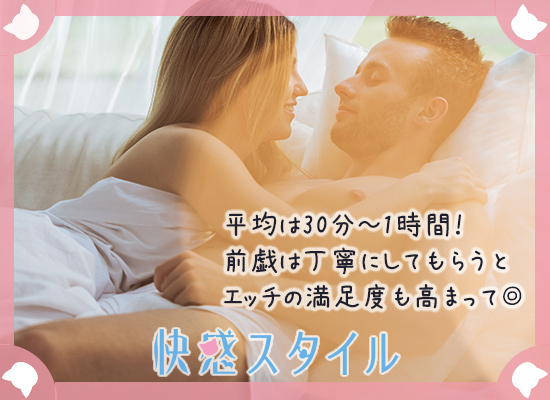笑顔で抱き合っている様子のカップル
